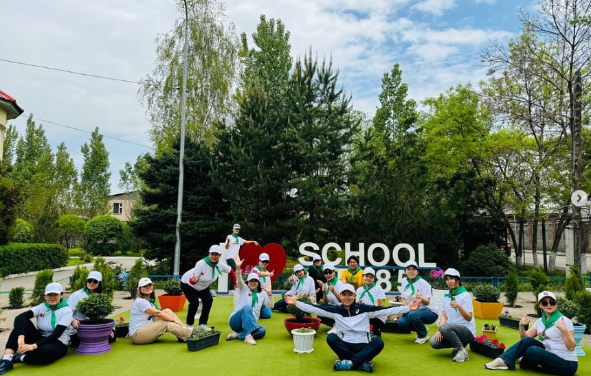 «Таза Қазақстан» Республикалық акциясы “Алматы біздің ортақ үйіміз”жобасы аясында, мектеп ұстаздарының және 8-11 сынып оқушыларының қатысуымен, мектеп ауласына тазалық жұмыстарын жүргізді