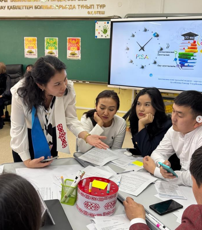 “ФУНКЦИОНАЛДЫҚ САУАТТЫЛЫҚТЫ ҚАЛЫПТАСТЫРУДАҒЫ ПӘНДІК АПРОБАЦИЯЛАУ ЖҰМЫСТАРЫ: ТЕМАТИКАЛЫҚ БАҚЫЛАУ. ТӘЖІРИБЕ» 3 күндік қалалық семинар-практикумның екінші сессиялық күні математикалық сауаттылықты практикада қолдануға бағытталды